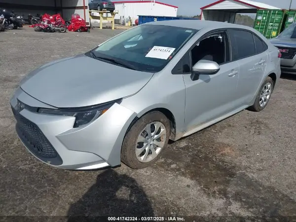 5YFEPMAE9NP279724 2022 TOYOTA COROLLA - Image 2