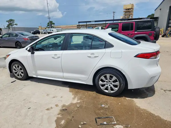 5YFEPMAE9NP283918 2022 TOYOTA COROLLA - Image 2