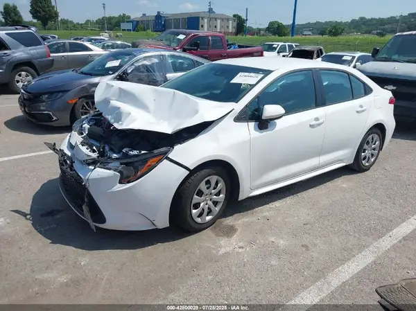 5YFEPMAE9NP288116 2022 TOYOTA COROLLA - Image 2