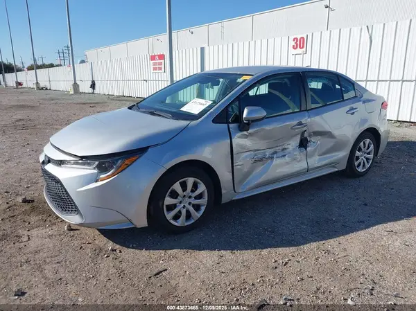 5YFEPMAE9NP289752 2022 TOYOTA COROLLA - Image 2