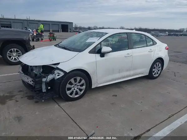 5YFEPMAE9NP296295 2022 TOYOTA COROLLA - Image 2