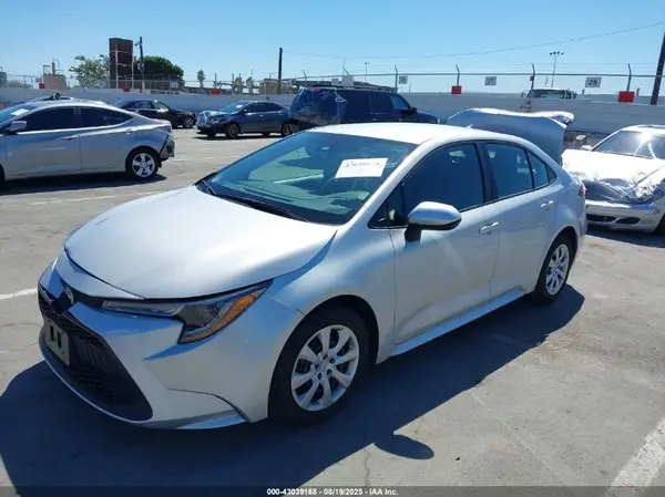 5YFEPMAE9NP297169 2022 TOYOTA COROLLA - Image 2