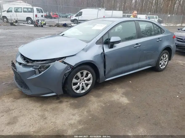 5YFEPMAE9NP299326 2022 TOYOTA COROLLA - Image 2