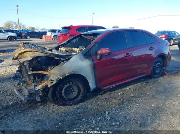 5YFEPMAE9NP307232 2022 TOYOTA COROLLA - Image 2