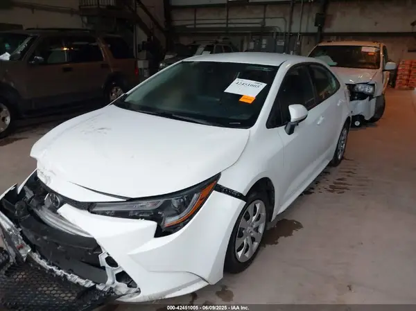 5YFEPMAE9NP309613 2022 TOYOTA COROLLA - Image 2