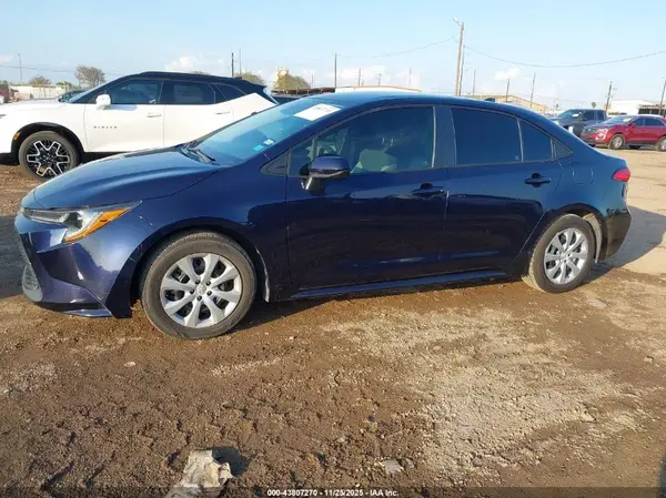 5YFEPMAE9NP310356 2022 TOYOTA COROLLA - Image 2