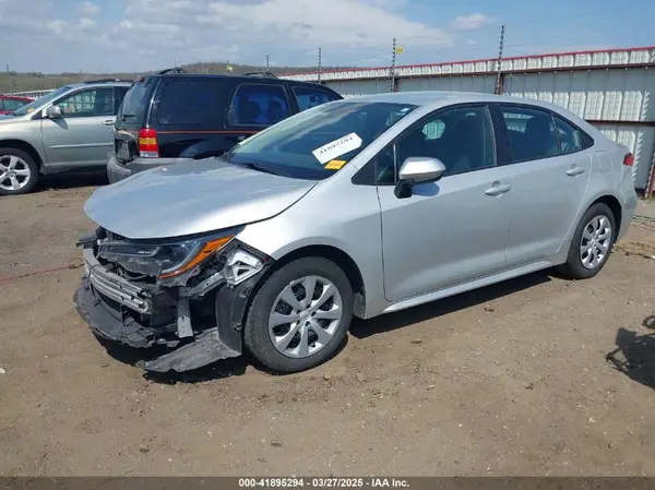 5YFEPMAE9NP310485 2022 TOYOTA COROLLA - Image 2
