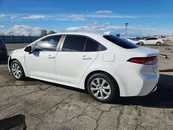 5YFEPMAE9NP325486 2022 TOYOTA COROLLA - Image 2