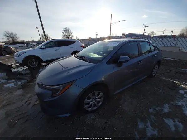 5YFEPMAE9NP326668 2022 TOYOTA COROLLA - Image 2