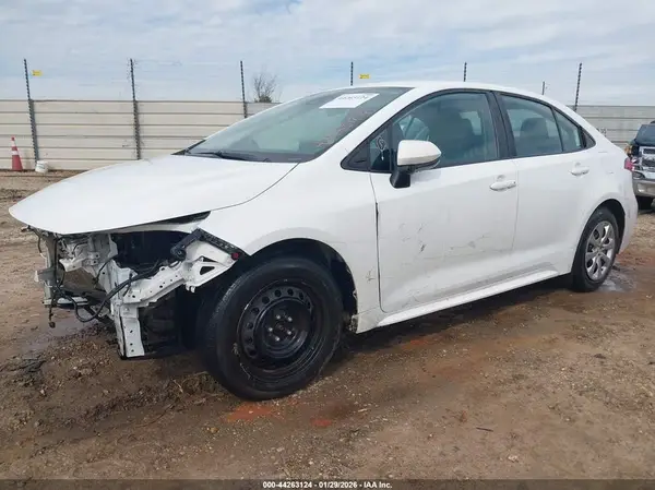 5YFEPMAE9NP331143 2022 TOYOTA COROLLA - Image 2