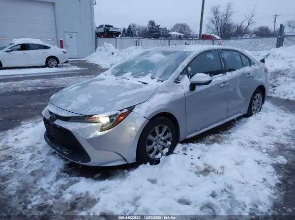 5YFEPMAE9NP337122 2022 TOYOTA COROLLA - Image 2
