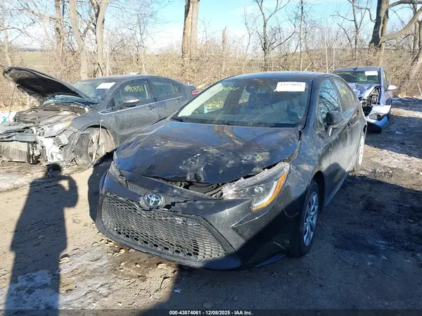 5YFEPMAE9NP342790 2022 TOYOTA COROLLA - Image 2