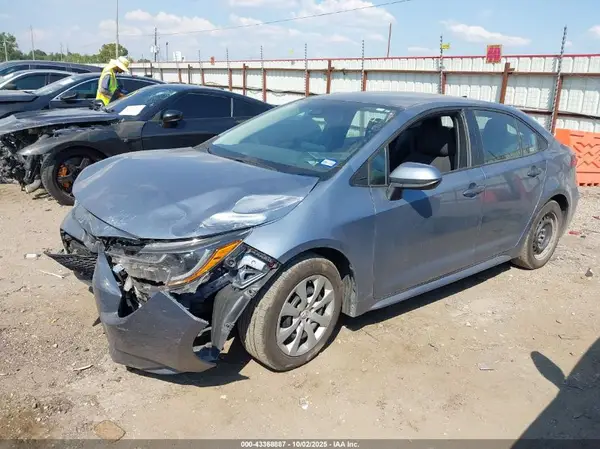 5YFEPMAE9NP354843 2022 TOYOTA COROLLA - Image 2