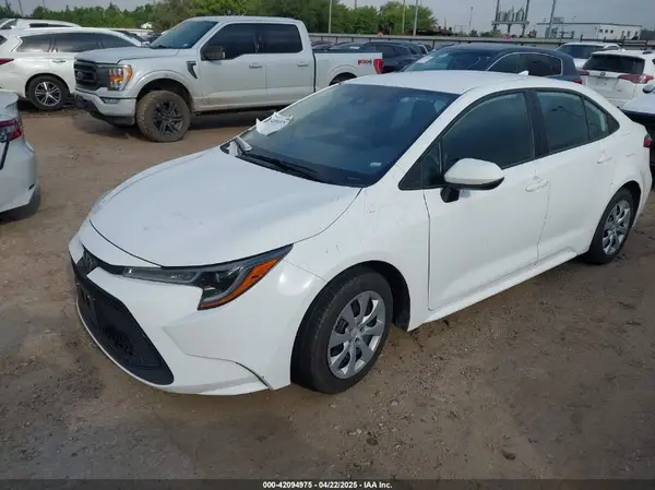 5YFEPMAE9NP357743 2022 TOYOTA COROLLA - Image 2