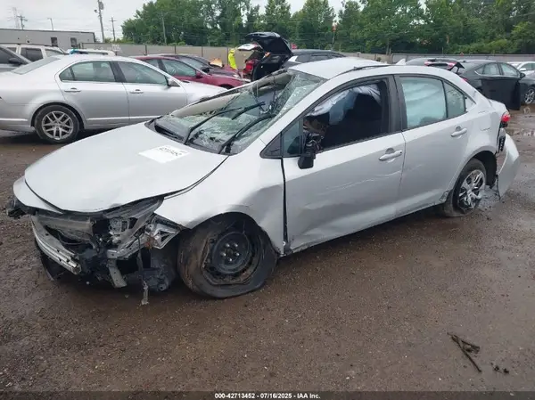 5YFEPMAE9NP358696 2022 TOYOTA COROLLA - Image 2