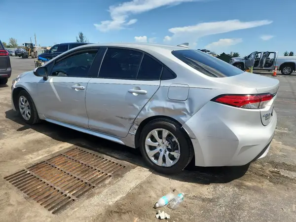 5YFEPMAE9NP358763 2022 TOYOTA COROLLA - Image 2