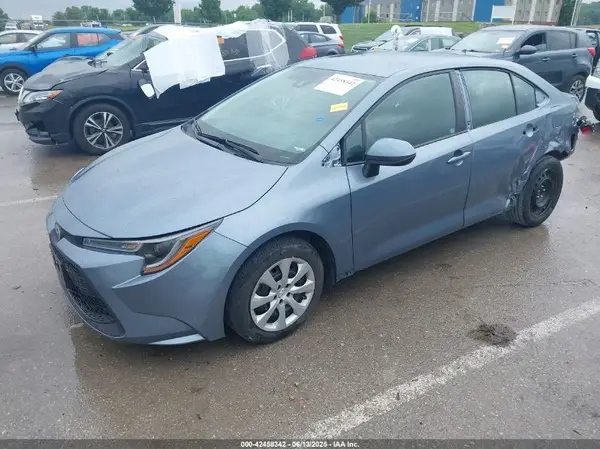5YFEPMAE9NP359752 2022 TOYOTA COROLLA - Image 2