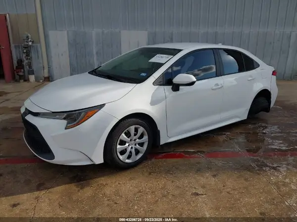 5YFEPMAE9NP365213 2022 TOYOTA COROLLA - Image 2