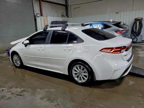 5YFEPMAE9NP367799 2022 TOYOTA COROLLA - Image 2