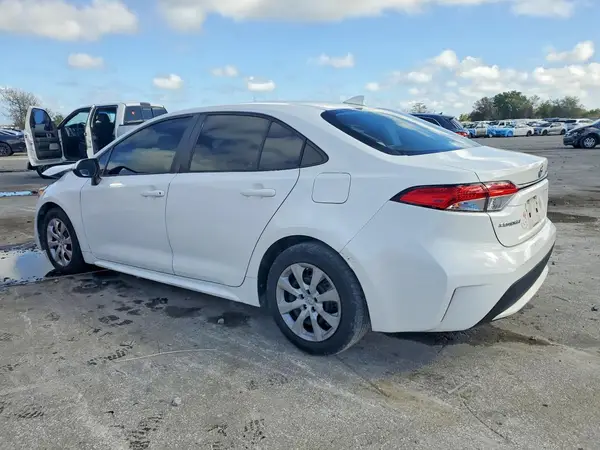 5YFEPMAE9NP372632 2022 TOYOTA COROLLA - Image 2