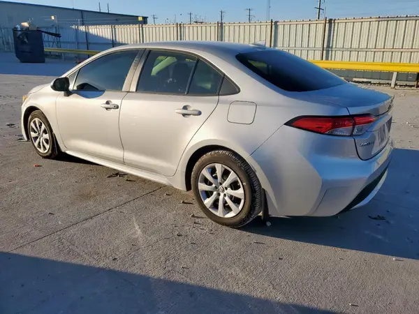 5YFEPMAE9NP372789 2022 TOYOTA COROLLA - Image 2