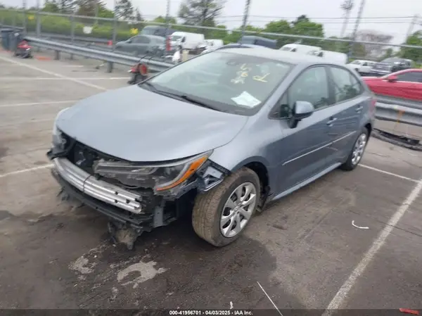 5YFEPMAE9NP373747 2022 TOYOTA COROLLA - Image 2