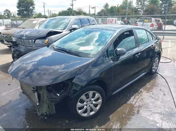 5YFEPMAE9NP375725 2022 TOYOTA COROLLA - Image 2