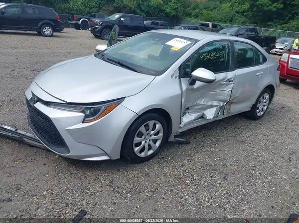 5YFEPMAE9NP378303 2022 TOYOTA COROLLA - Image 2