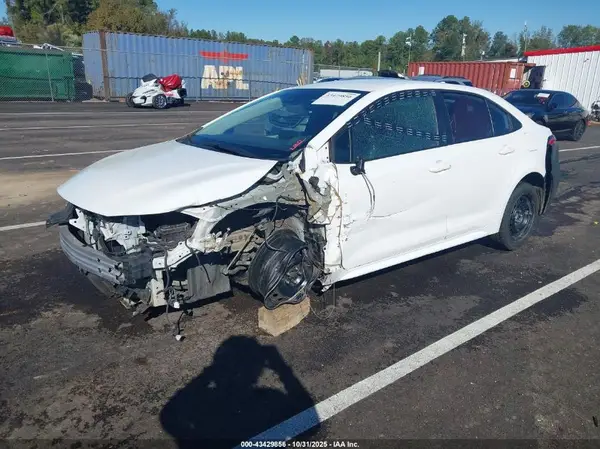 5YFEPMAE9NP381315 2022 TOYOTA COROLLA - Image 2