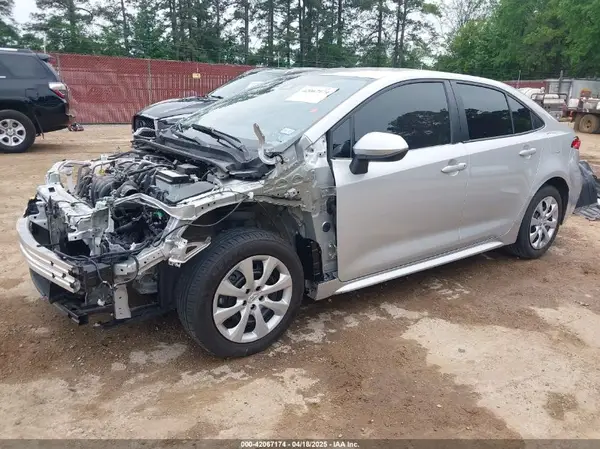 5YFEPMAE9NP382593 2022 TOYOTA COROLLA - Image 2
