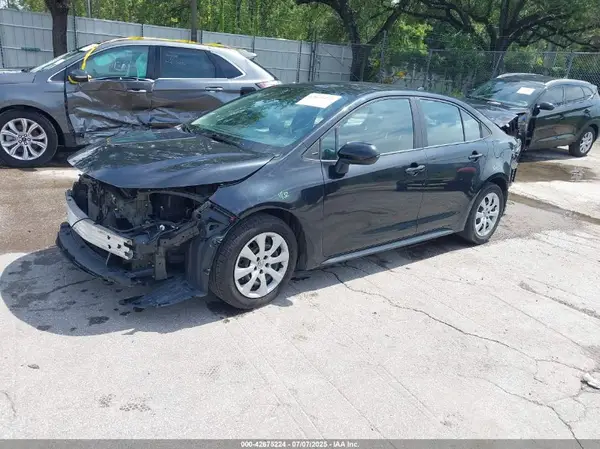 5YFEPMAEXMP241756 2021 TOYOTA COROLLA - Image 2