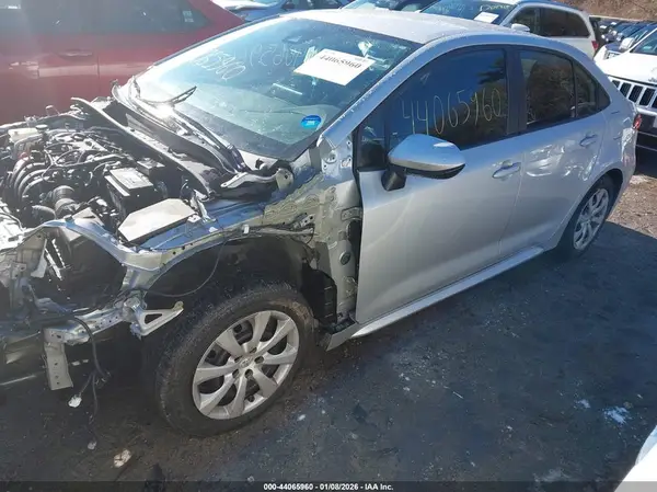 5YFEPMAEXNP271812 2022 TOYOTA COROLLA - Image 2