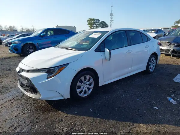 5YFEPMAEXNP273270 2022 TOYOTA COROLLA - Image 2