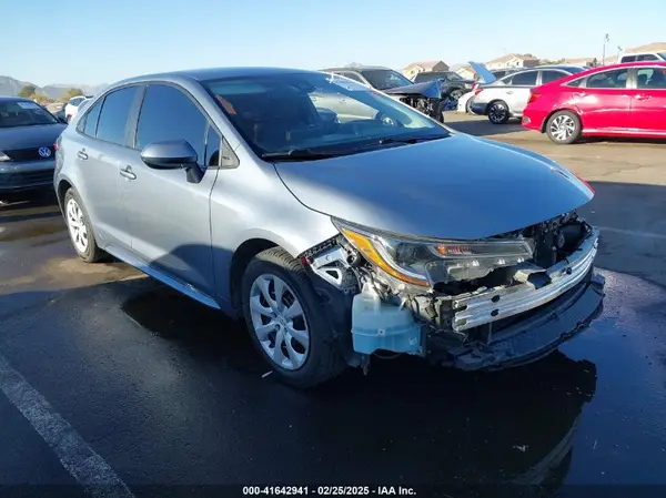 5YFEPMAEXNP282695 2022 TOYOTA COROLLA - Image 1