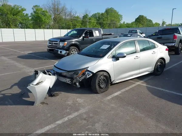 5YFEPMAEXNP304811 2022 TOYOTA COROLLA - Image 2
