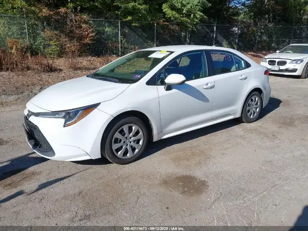 5YFEPMAEXNP329238 2022 TOYOTA COROLLA - Image 2