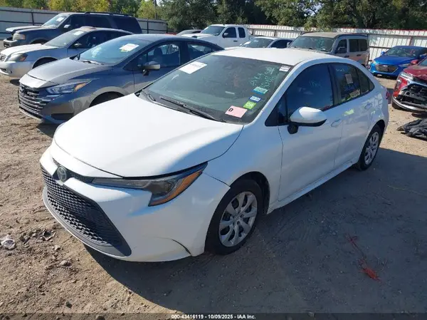 5YFEPMAEXNP330647 2022 TOYOTA COROLLA - Image 2