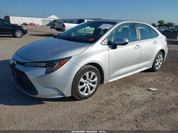 5YFEPMAEXNP339607 2022 TOYOTA COROLLA - Image 2