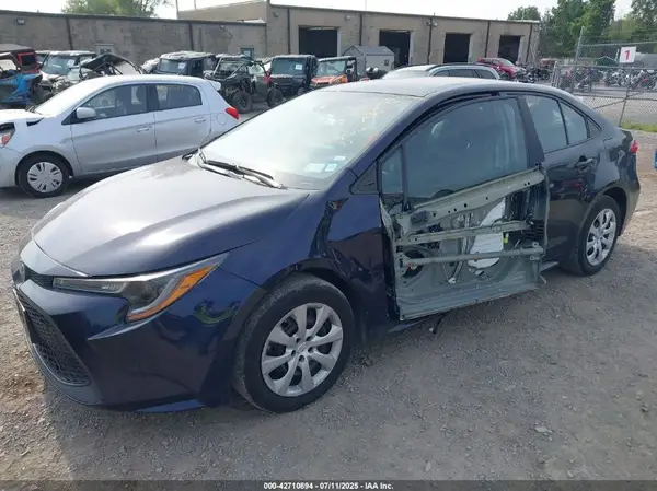 5YFEPMAEXNP349067 2022 TOYOTA COROLLA - Image 2