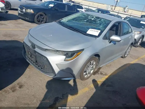 5YFEPMAEXNP352762 2022 TOYOTA COROLLA - Image 2