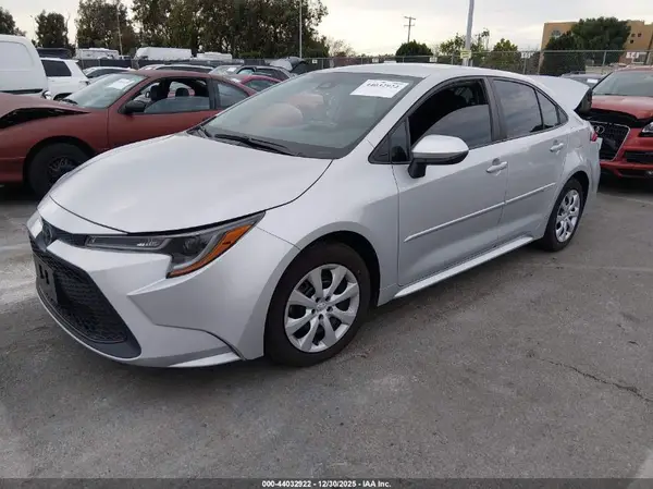 5YFEPMAEXNP352972 2022 TOYOTA COROLLA - Image 2