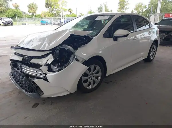 5YFEPMAEXNP368783 2022 TOYOTA COROLLA - Image 2