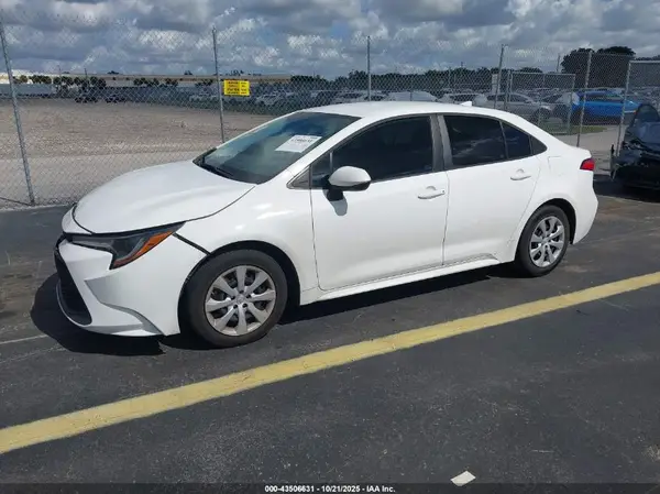 5YFEPMAEXNP370064 2022 TOYOTA COROLLA - Image 2