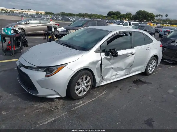 5YFEPRAE6LP083895 2020 TOYOTA COROLLA - Image 2