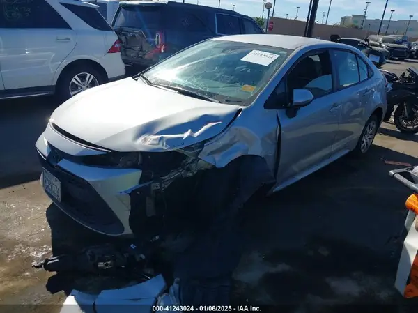 5YFEPRAE8LP068010 2020 TOYOTA COROLLA - Image 2