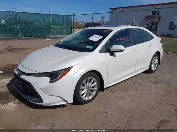 5YFFPMAE3MP165835 2021 TOYOTA COROLLA - Image 2