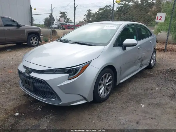 5YFFPMAE6MP237062 2021 TOYOTA COROLLA - Image 2