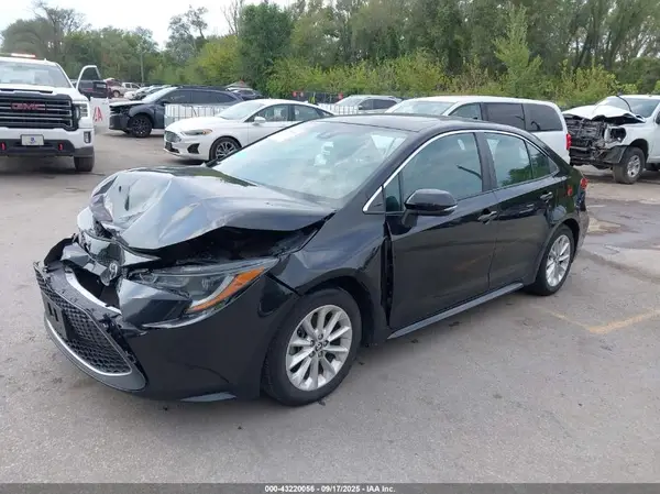 5YFFPMAE7MP267980 2021 TOYOTA COROLLA - Image 2