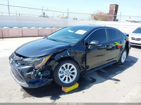 5YFFPMAE7NP382094 2022 TOYOTA COROLLA - Image 2