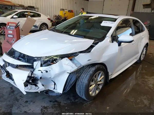 5YFHPRAEXLP018724 2020 TOYOTA COROLLA - Image 2